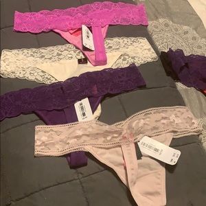 7 pair NWT medium thongs